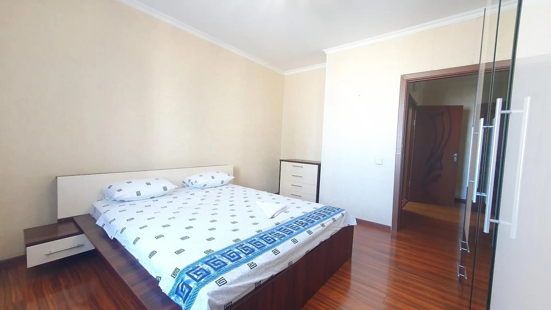 Apartment Baitеrеk Apartmеnt: Spacious Group Accommodation Nur-Sultan